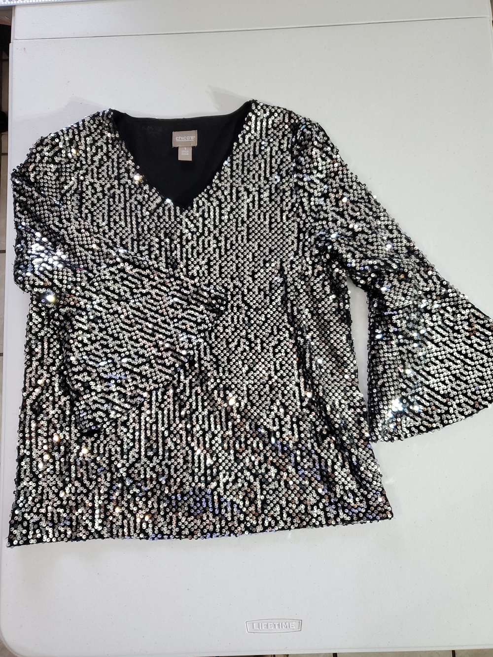 Chico's Med Sz 8 (Size 1) Silver Sequin V-Neck Cocktail Party Top